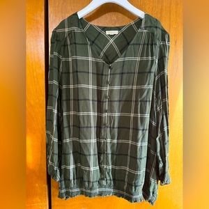 Green blouse with black and white stripes. Size 3X.